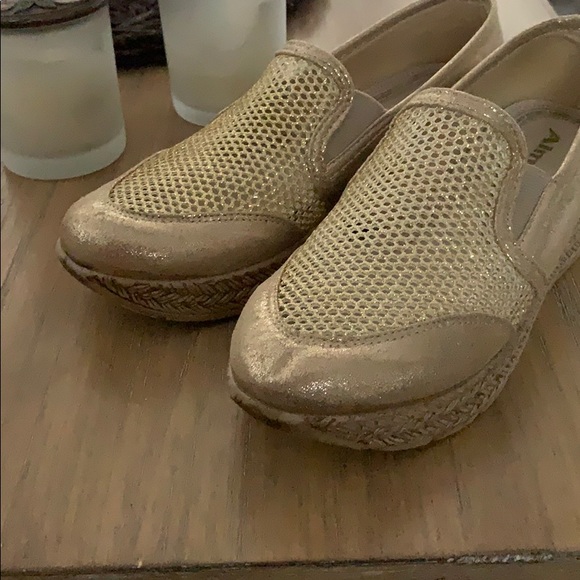 Shoes - Picture 1 of 6